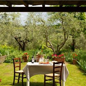 A selection of 2-3 bedroom apartments with shared pool near Florence, Sleeps 4-6